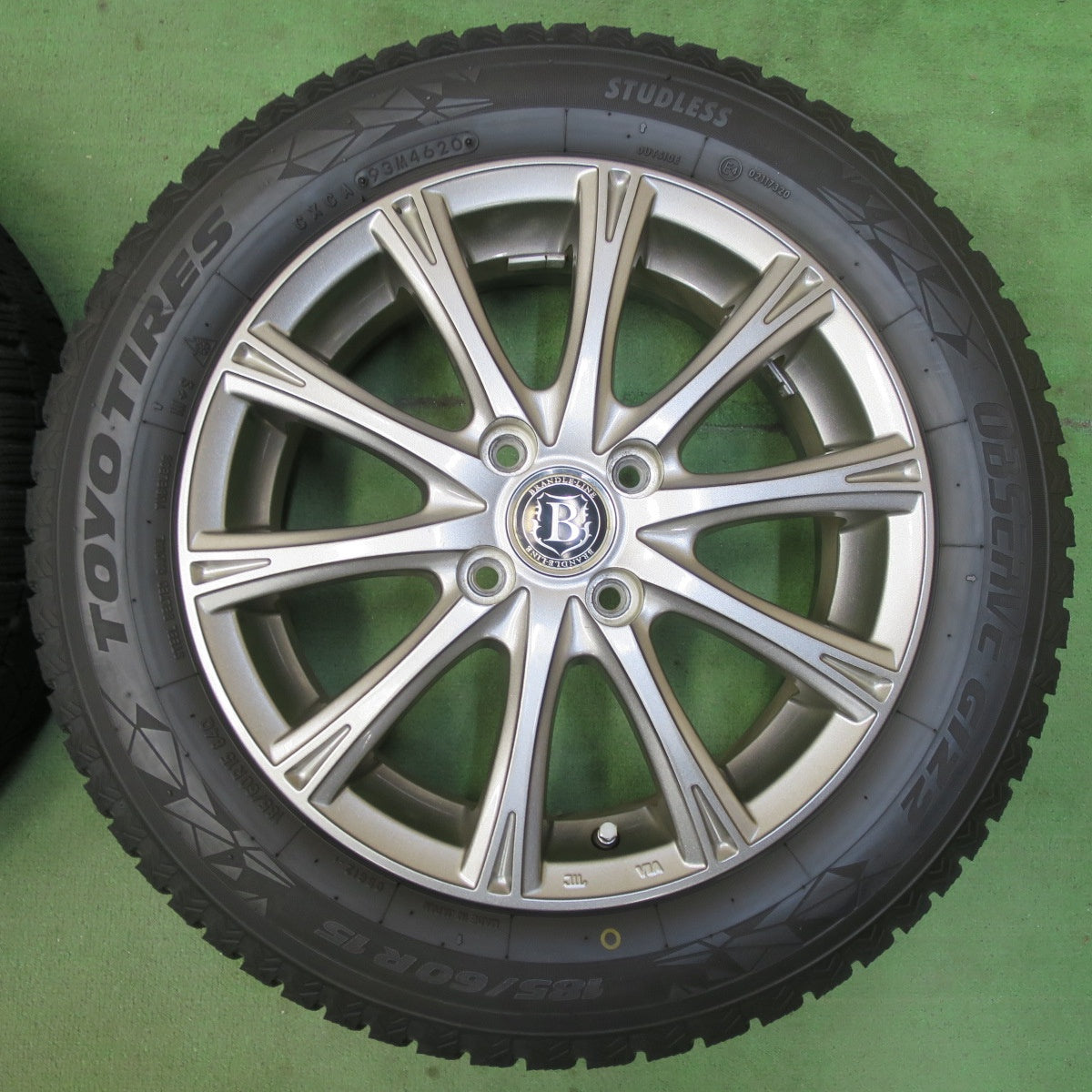 バリ溝！9分★スタッドレス 185/60R15 トーヨー オブザーブ GIZ2 BRANDLE-LINE ブランドルライン 15インチ PCD100/4H★5080401イス