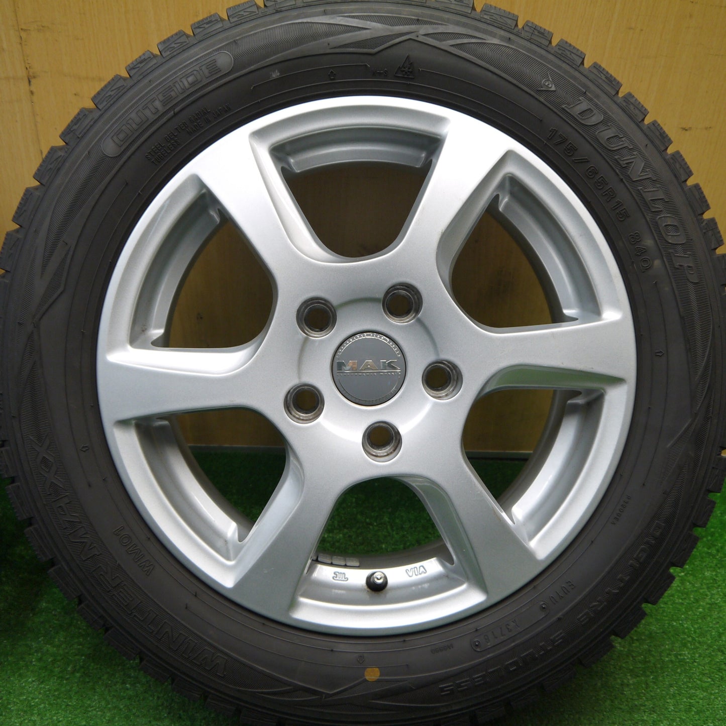 バリ溝！キレイ！9.5分以上★BMW MINI 等 MAK VINCI 175/65R15 スタッドレス ダンロップ ウインターマックス WM01 15インチ ヴィンチー PCD112/5H★5112609Hス