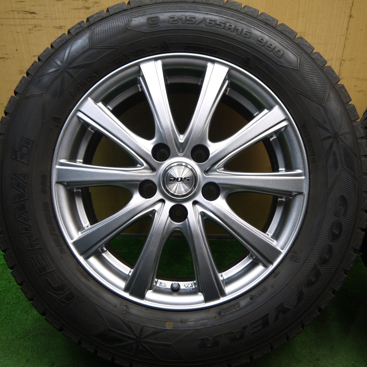 バリ溝！キレイ！9分★スタッドレス 215/65R16 グッドイヤー アイスナビ6 D.O.S. DOS 17インチ PCD114.3/5H★5082003Hス