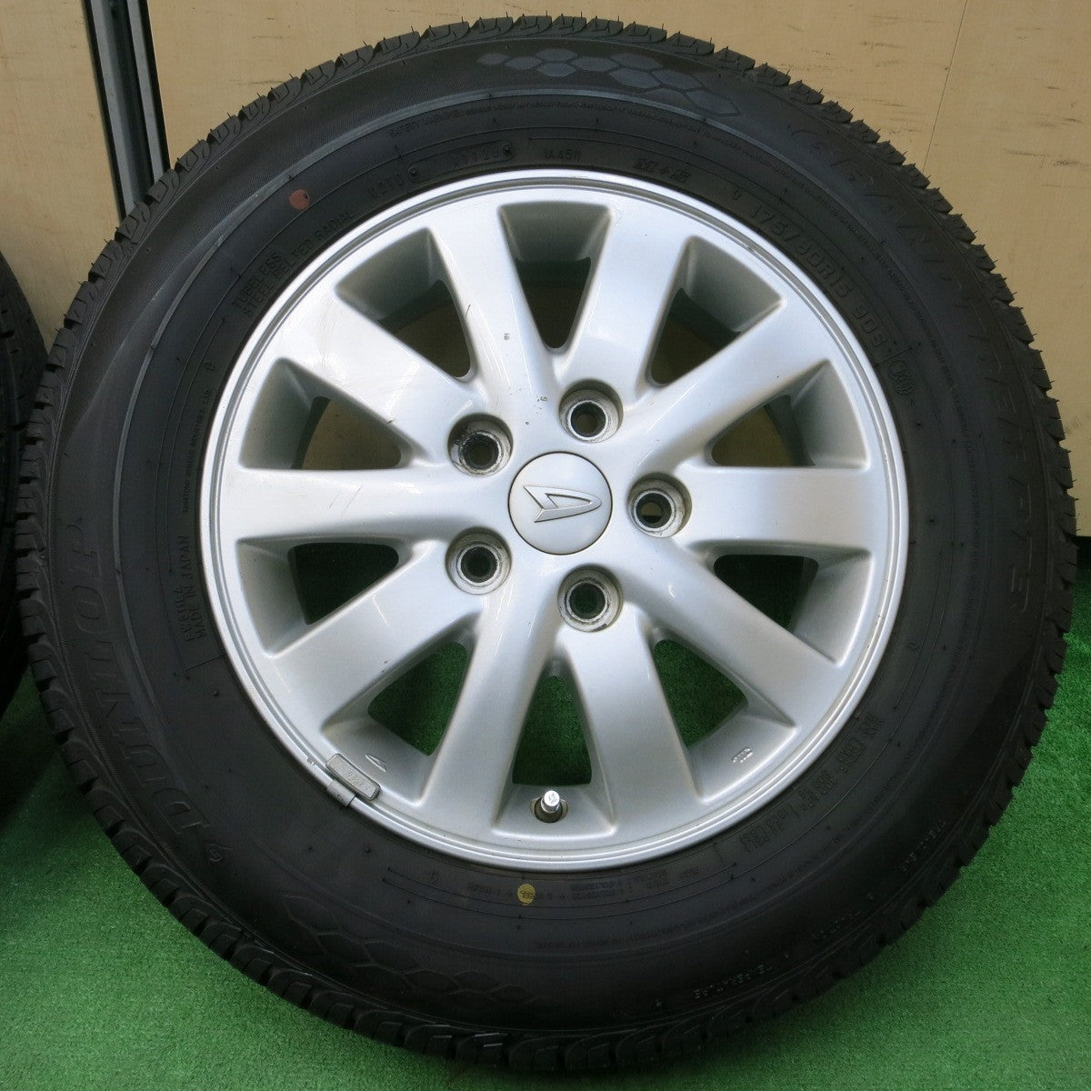 *送料無料* バリ溝！20年！9.5分★ダイハツ テリオスキッド 純正 175/80R15 ダンロップ グラントレック PT3 15インチ PCD114.3/5H★4042413イノ