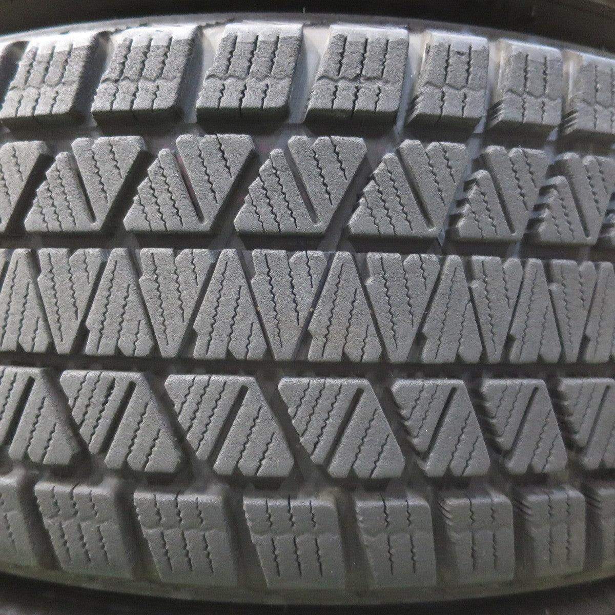 バリ溝！キレイ！9分★スタッドレス 225/65R17 ブリヂストン ブリザック DM-V3 TOPRUN トップラン 17インチ PCD114.3/5H★6031102イス