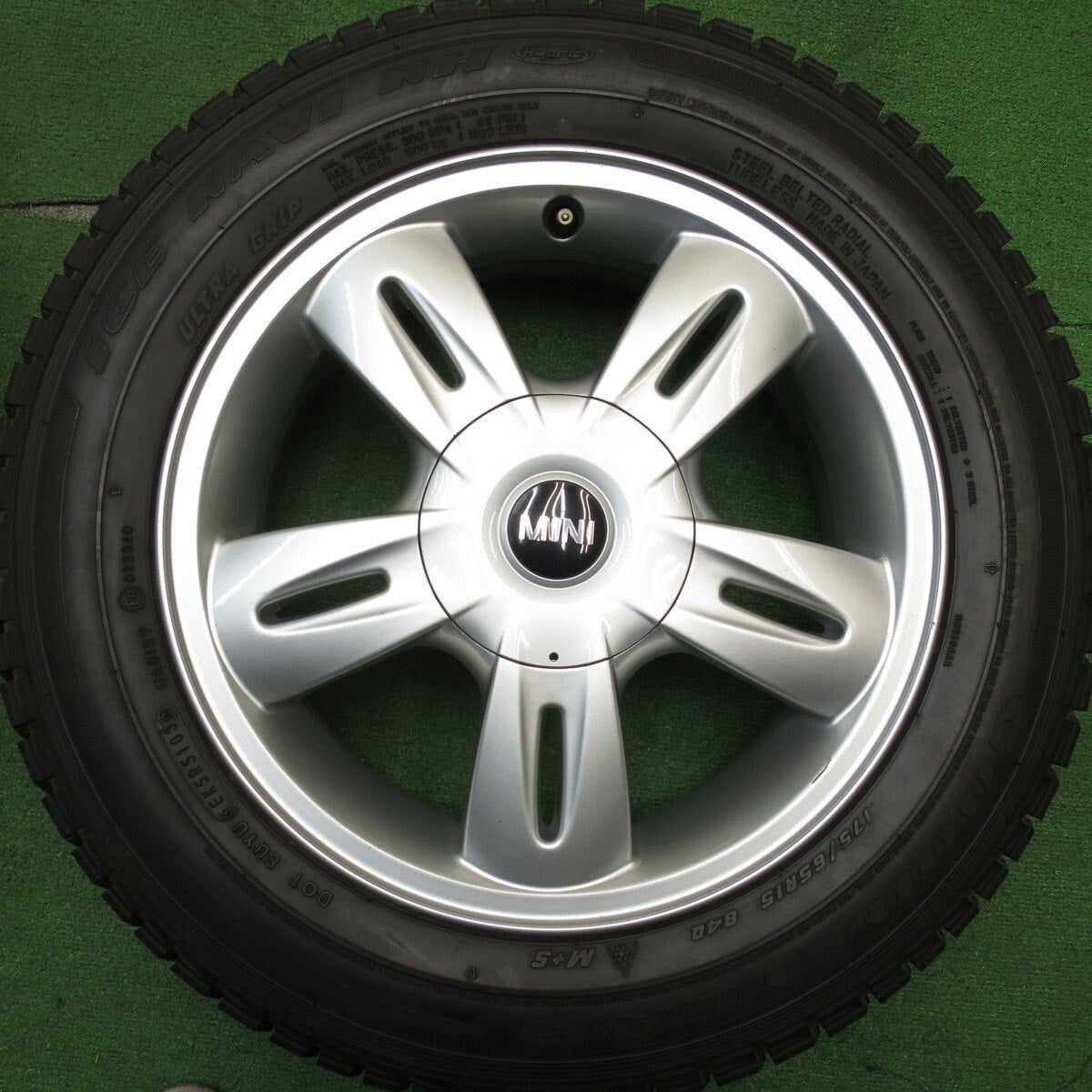 バリ溝！ほぼ10分★MINI ミニ クーパー 純正 175/65R15 スタッドレス グッドイヤー アイスナビ NH 15インチ PCD100/4H★5030511Hス