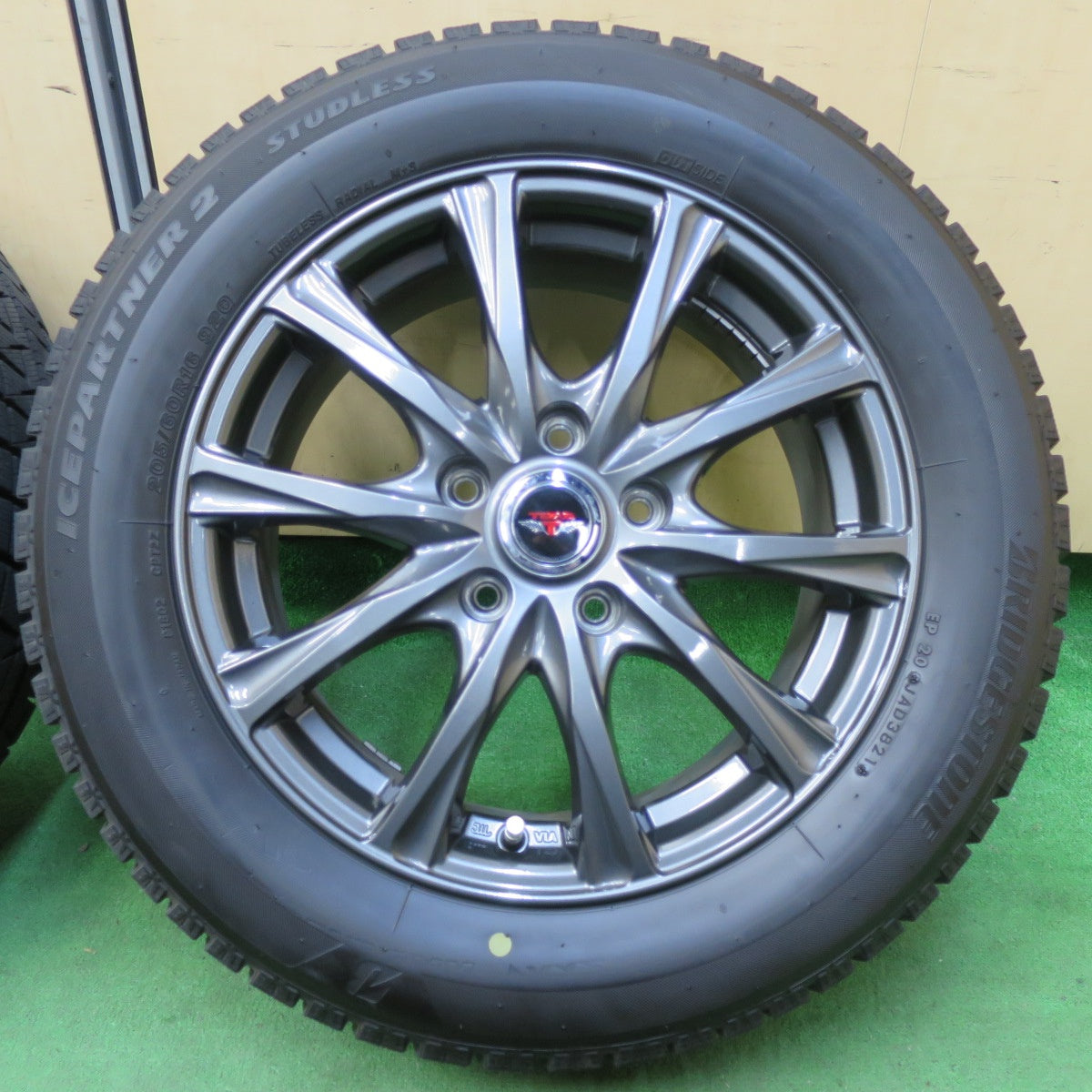 [送料無料] バリ溝！21年！キレイ！9.5分以上★スタッドレス 205/60R16 ブリヂストン アイスパートナー2 TEAD テッド 16インチ PCD114.3/5H★4111308イス