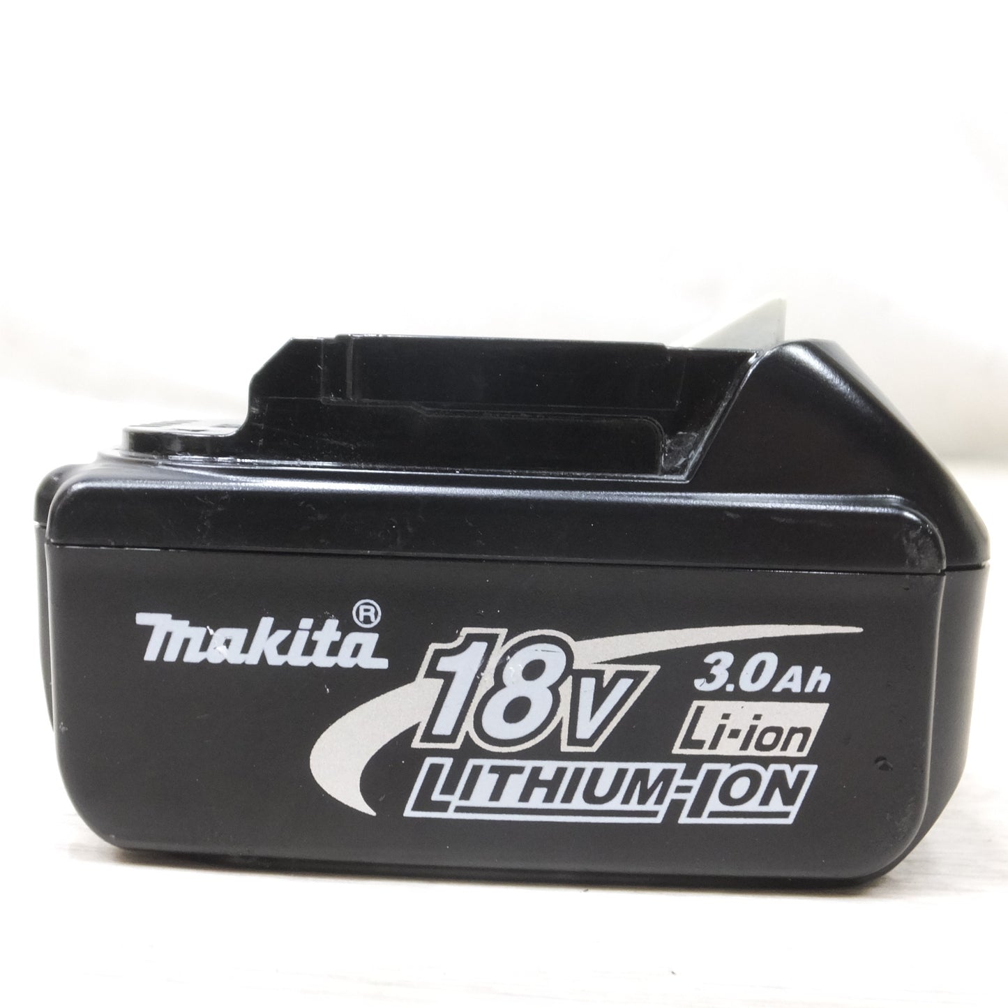 [送料無料] ◆マキタ 急速 充電器 AC 100V 専用 DC18RC T Li-ion リチウム イオン バッテリ BL1830 DC18V 3.0Ah 54Wh◆