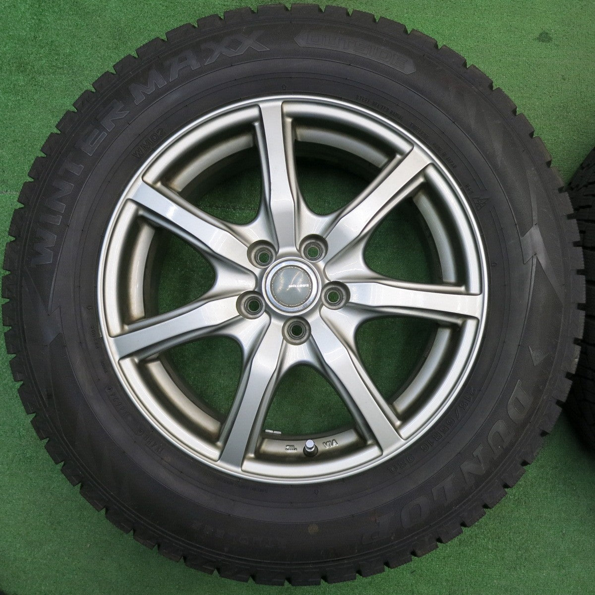 バリ溝！24年！キレイ！9.5分以上★XV 等 215/65R16 スタッドレス ダンロップ ウインターマックス WM02 MiLLOUS ミルアス 16インチ PCD100/5H★5050408NJス