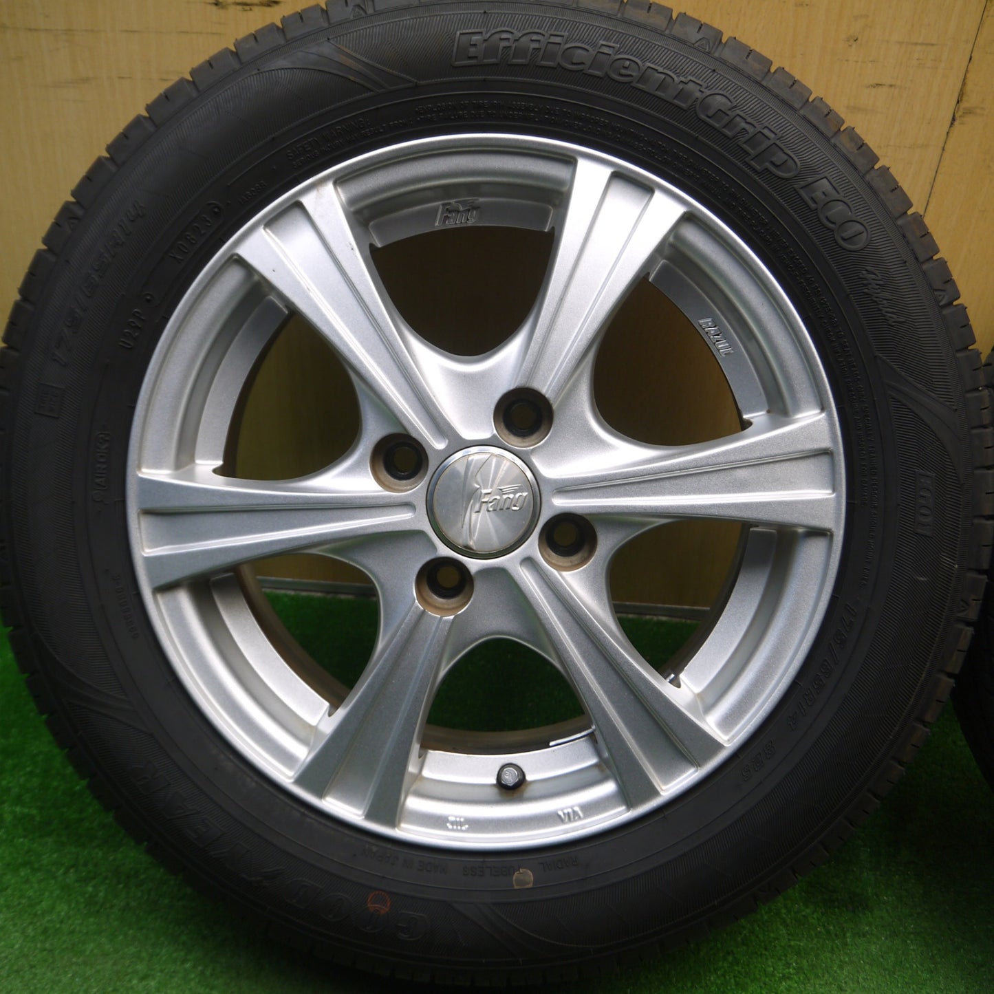 [送料無料] バリ溝！23年！9.5分★175/65R14 グッドイヤー EfficientGrip ECO hybrid Fang ファング 14インチ PCD100/4H★5020403Hノ