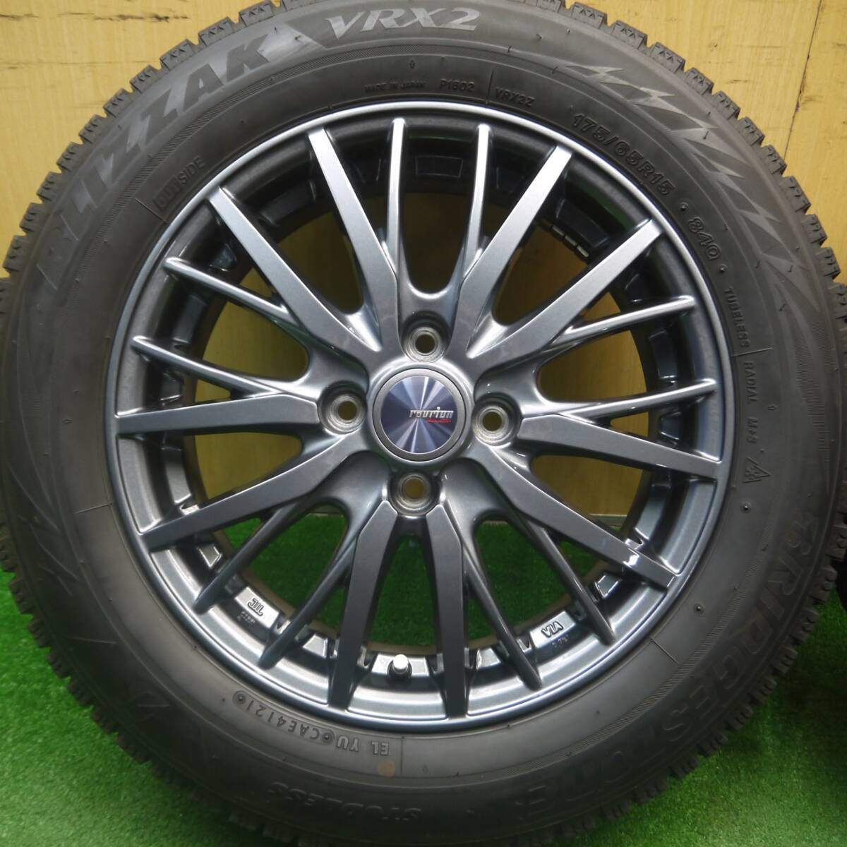 バリ溝！21年！キレイ！8.5分★スタッドレス 175/65R15 ブリヂストン ブリザック VRX2 ravrion RM01 ラブリオン 15インチ PCD100/4H★5020412Hス