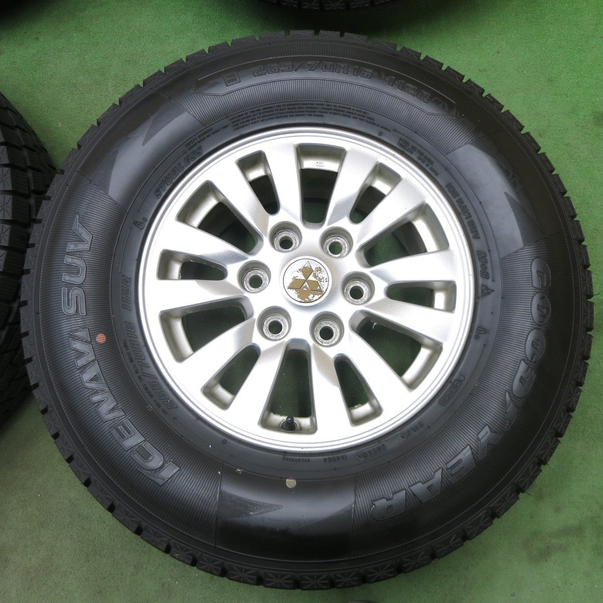 バリ溝！9.5分★三菱 パジェロ 純正 265/70R16 スタッドレス グッドイヤー アイスナビ SUV 16インチ PCD139.7/6H★6012807ナス