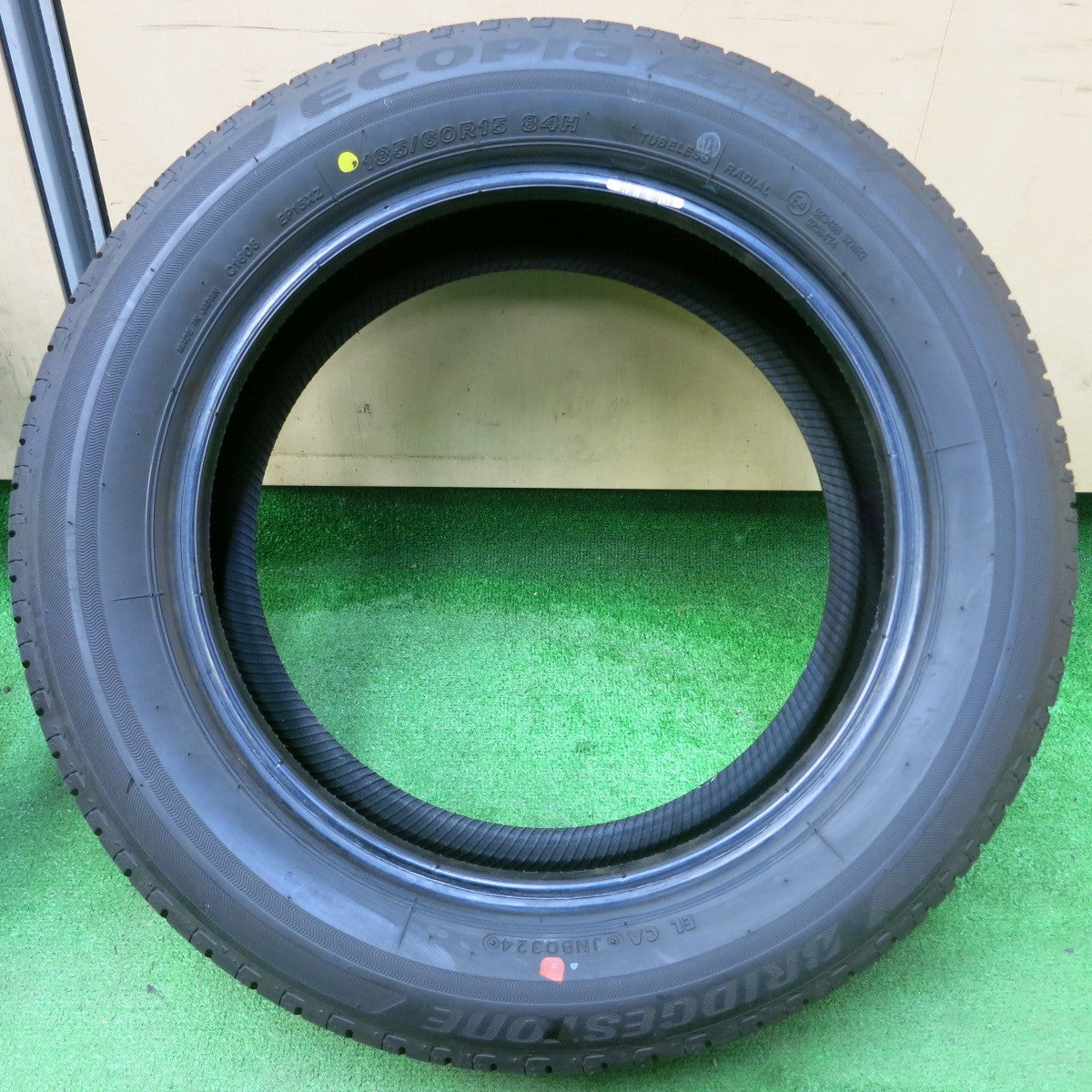 *送料無料* 新車外し！24年★185/60R15 ブリヂストン エコピア EP150 タイヤ 15インチ アクア シエンタ ヤリス フィット スイフト等★4041303イノタ