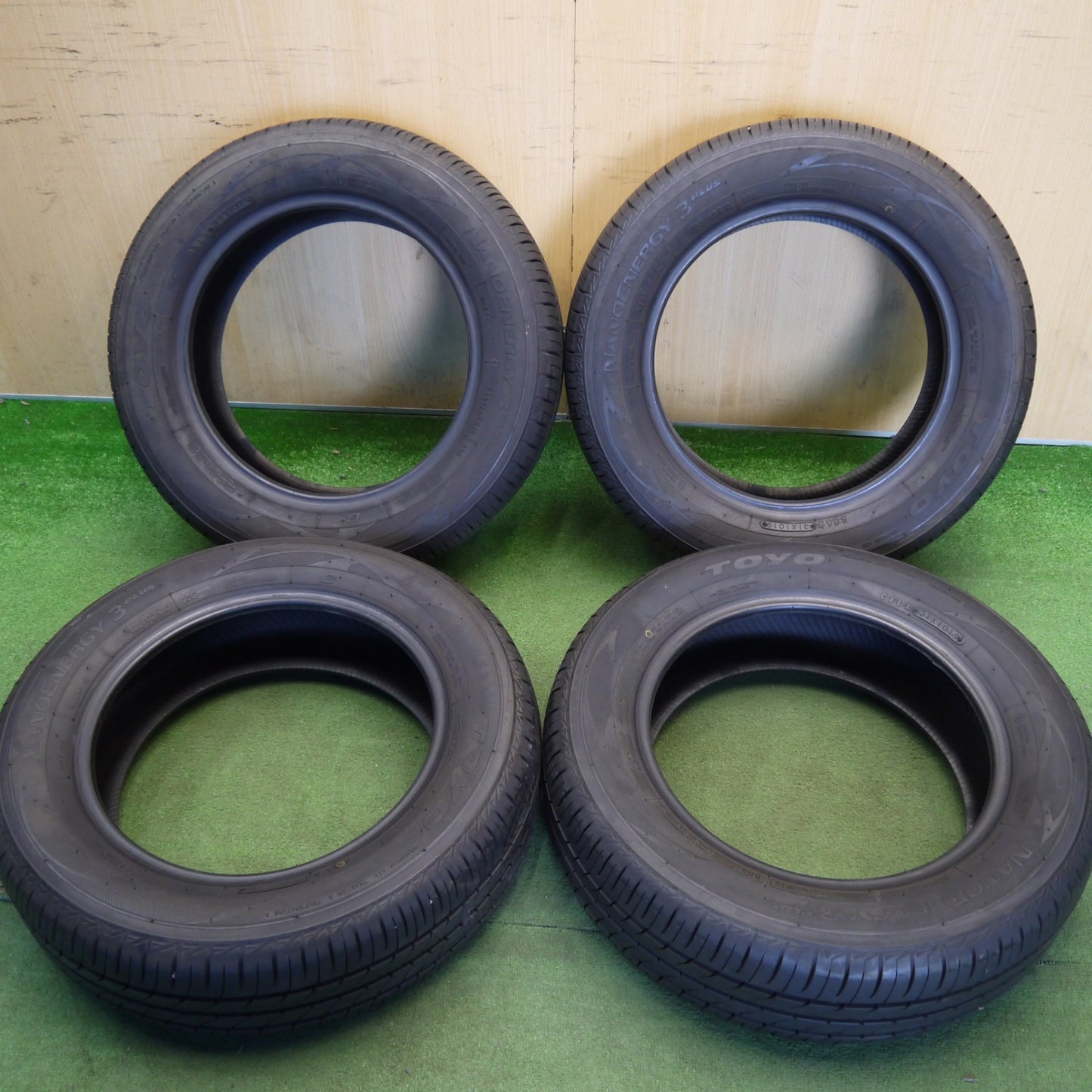 バリ溝！ほぼ10分★185/65R15 トーヨー ナノエナジー3 プラス NANOENERGY3 PLUS タイヤ 15インチ ノート デミオ 等★6042804Hノタ