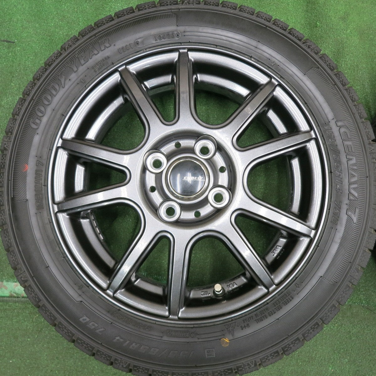 *送料無料* バリ溝！23年！キレイ！ほぼ10分★スタッドレス 155/65R14 グッドイヤー アイスナビ7 EMBELY 14インチ PCD100/4H★4062805HAス