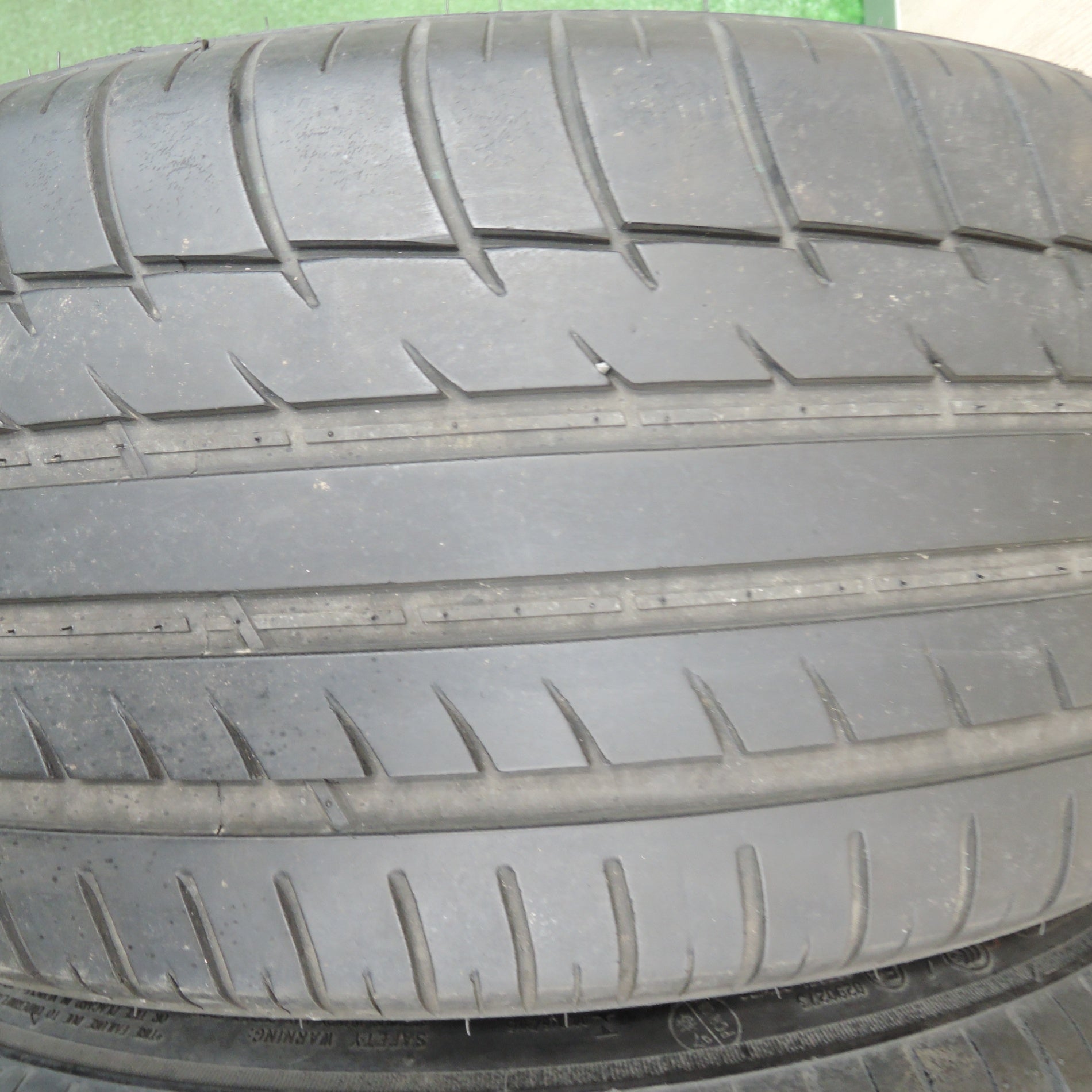 送料無料* 4本価格☆ベントレー 純正 245/35R19 トライアングル