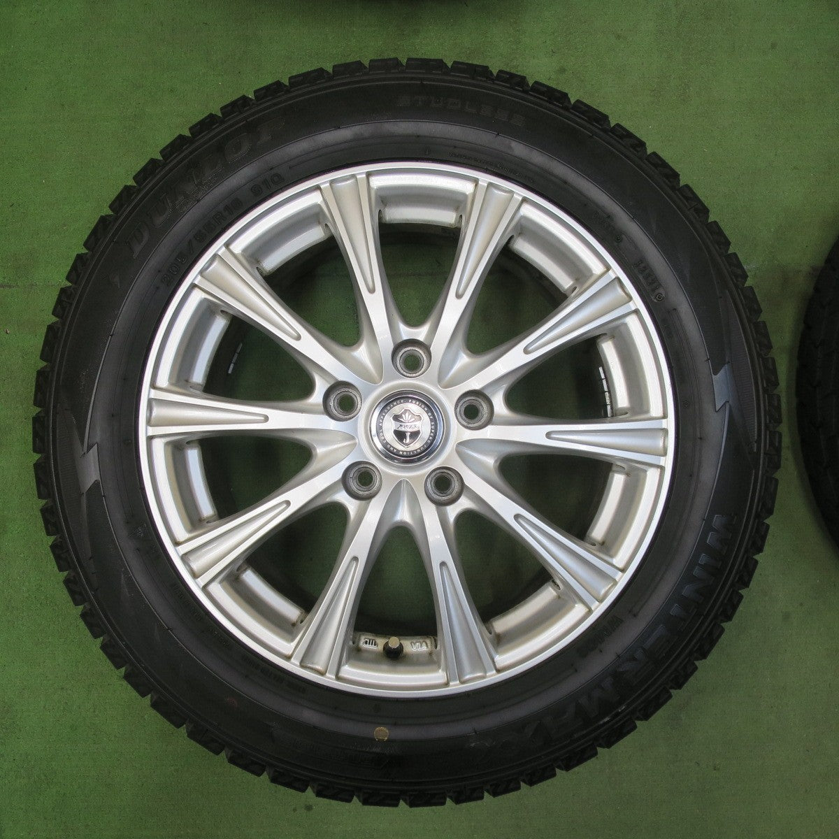 バリ溝！キレイ！9.5分★スタッドレス 205/55R16 ダンロップ ウインターマックス WM02 JOKER ジョーカー 16インチ PCD114.3/5H★5122603TTス