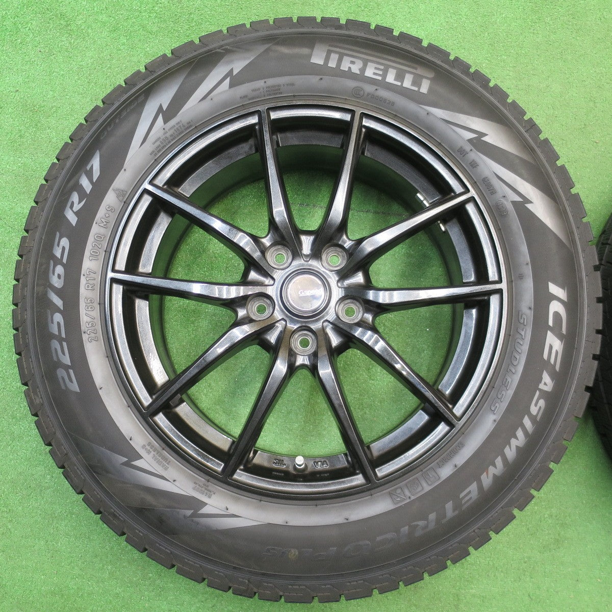バリ溝！キレイ！8.5分★スタッドレス 225/65R17 ピレリ アイスアシンメトリコ プラス G.speed Gスピード 17インチ PCD114.3/5H★5121801NJス