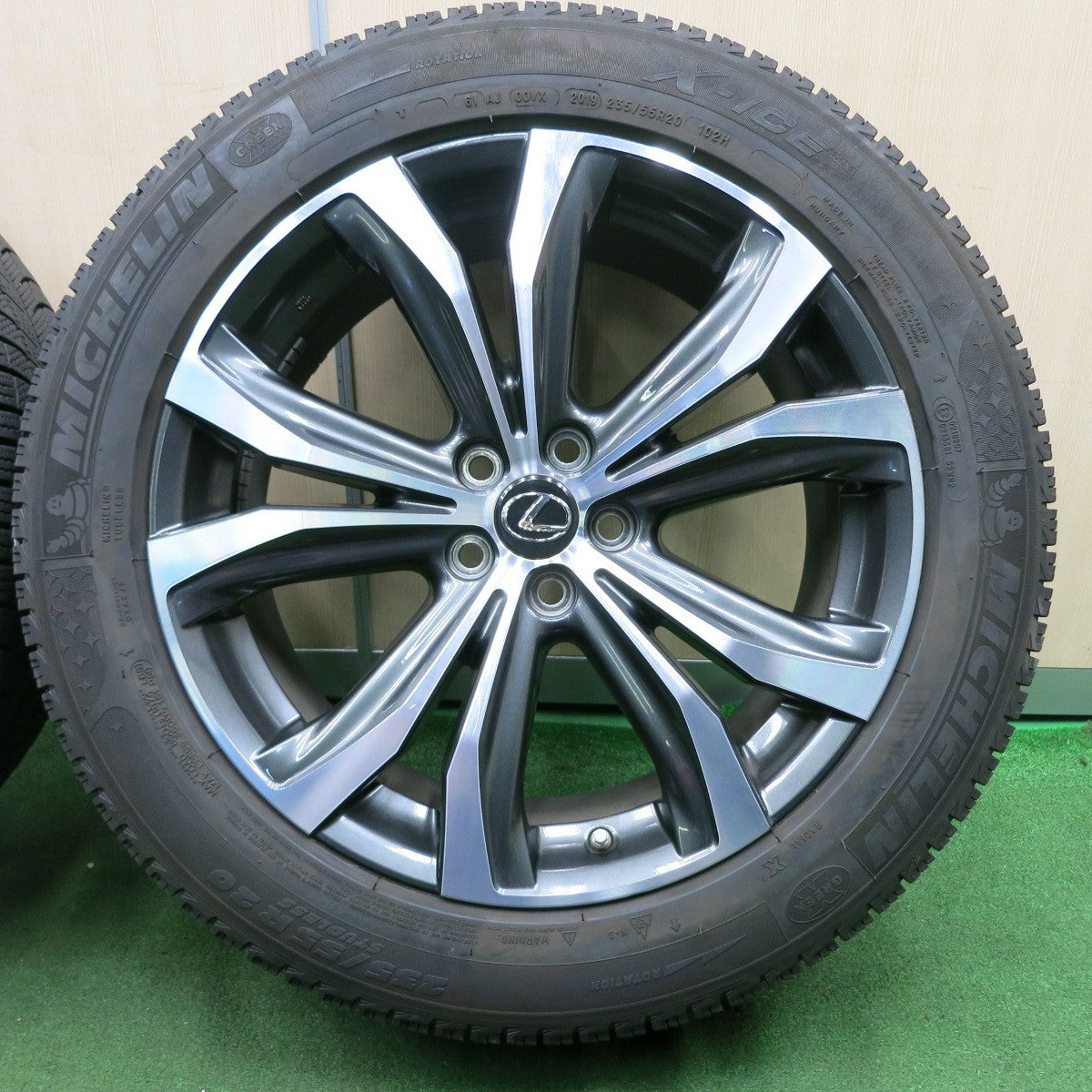 *送料無料* センサー付！バリ溝！綺麗！8.5分★レクサス RX450h バージョンL 純正 235/55R20 スタッドレス ミシュラン X-ICE XI3 PCD114.3/5H★4061403NJス
