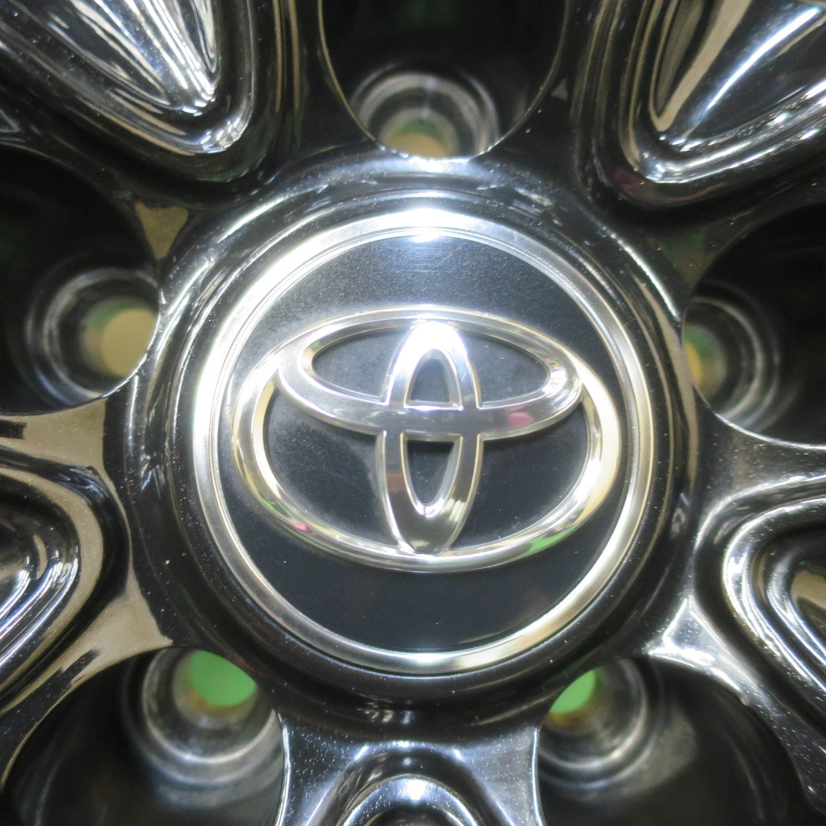 バリ溝！21年！キレイ！9分★スタッドレス 225/60R18 ブリヂストン ブリザック DM-V3 社外 アルミ トヨタ 18インチ PCD114.3/5H★5101602イス