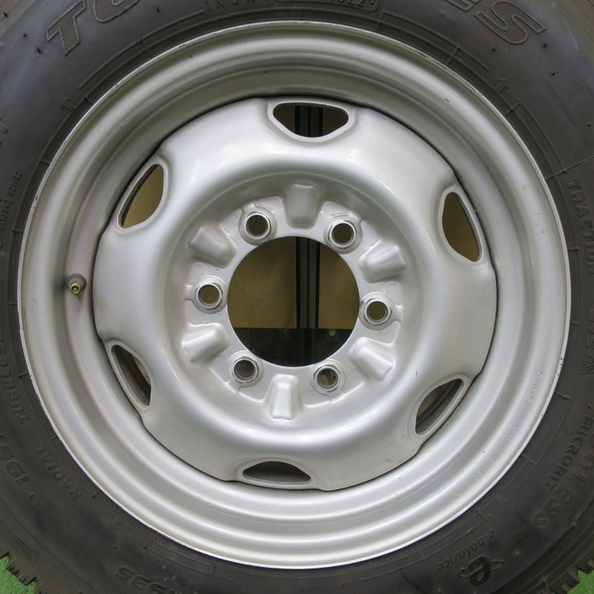 バリ溝！22年！キレイ！9.5分！1本★195/75R15 109/107N トーヨー デルベックス M935 DELVEX スチール ホイール 15インチ PCD139.7/6H★6012811ナス