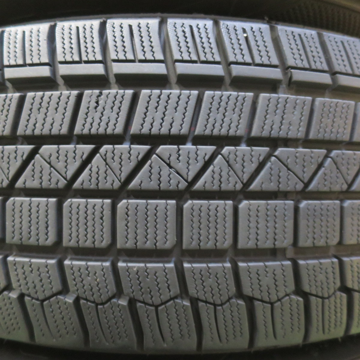 バリ溝！24年！キレイ！9.5分◎スタッドレス 225/65R17 ケンダ KR36 アイステック ネオ ravrion LUMIERE ラブリオン 17インチ PCD114.3/5H◎6100908イス