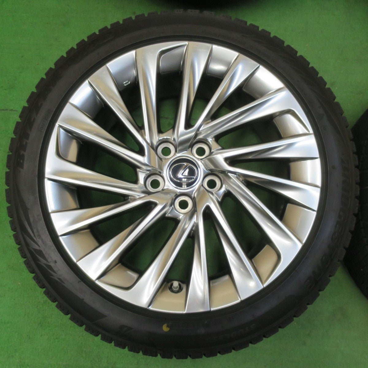 センサー付！バリ溝！8.5分★レクサス ES バージョンL 純正 235/45R18 スタッドレス ブリヂストン ブリザック VRX2 18インチ PCD114.3/5H★4110605イス