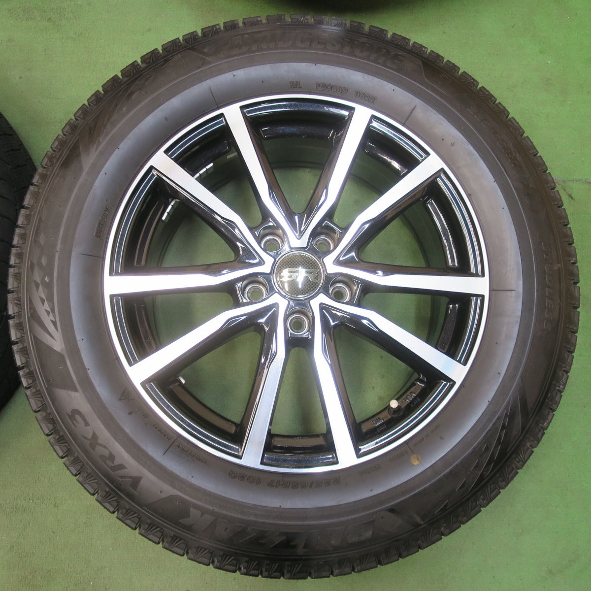 バリ溝！22年！9.5分★スタッドレス 225/65R17 ブリヂストン ブリザック VRX3 STRANGER ストレンジャー 17インチ PCD114.3/5H★5122709イス