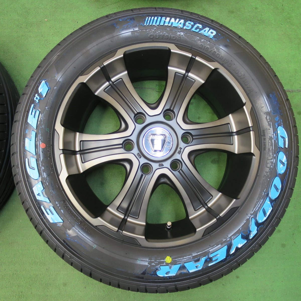 [送料無料] 未使用！24年★BARBERO CRIMSON 215/60R17C 109/107R グッドイヤー イーグル #1 ホワイトレター バルベロ クリムソン 17インチ PCD139.7/6H★5031007イノ