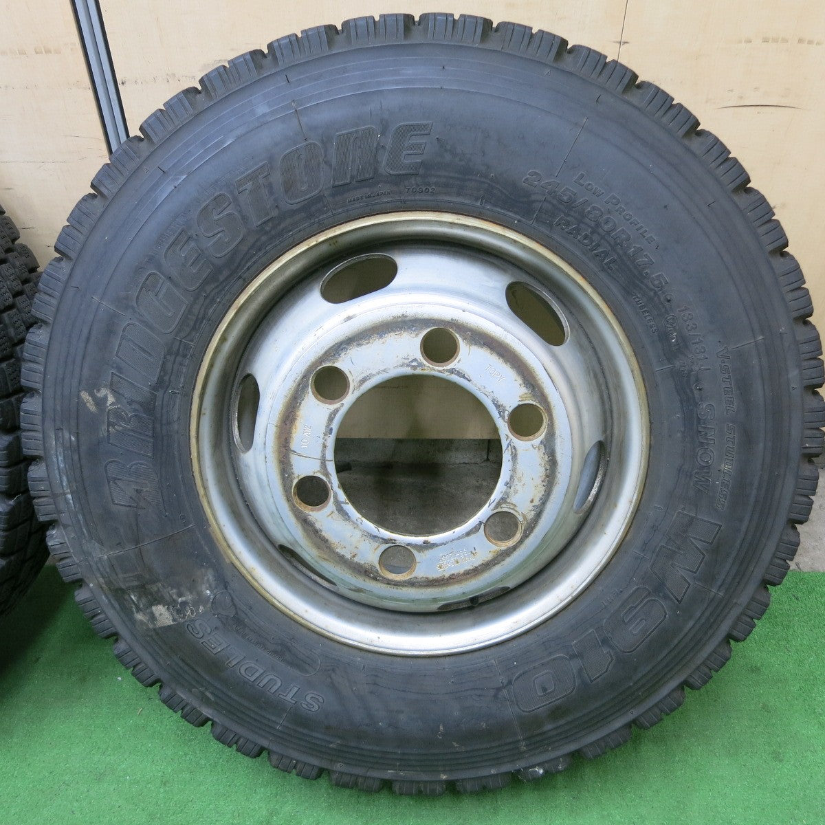 バリ溝！22年！9.5分以上！2本★トラック 245/80R17.5 133/131J スタッドレス ブリヂストン W910 TOPY スチール 17.5インチ 135-12CSP PCD222.25/6H★5060305ナス