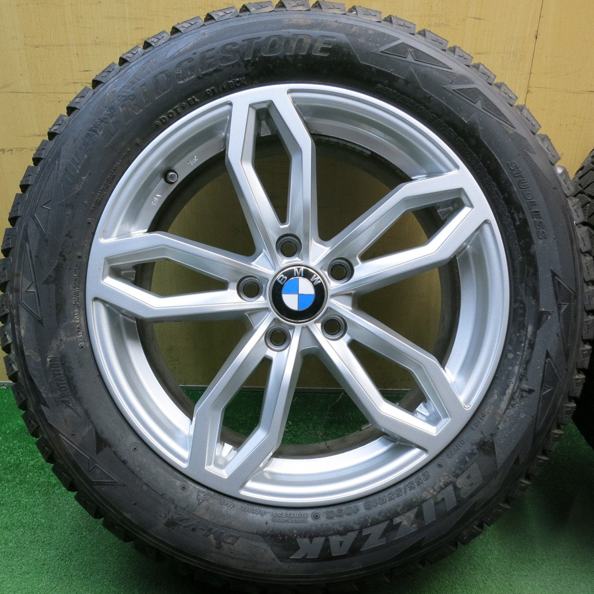 ほぼ未使用！キレイ★BMW 等 AGA Welt 255/55R18 スタッドレス ブリヂストン ブリザック DM-V2 ヴェルト 18インチ PCD120/5H★6052312HAス
