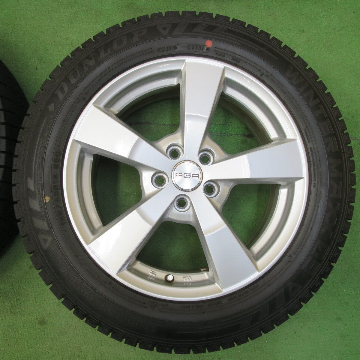 バリ溝！キレイ！9.5分★ワーゲン 等 AGA NEXTA 195/60R16 スタッドレス ダンロップ ウインターマックス03 ネクスタ 16インチ PCD100/5H★5042302イス