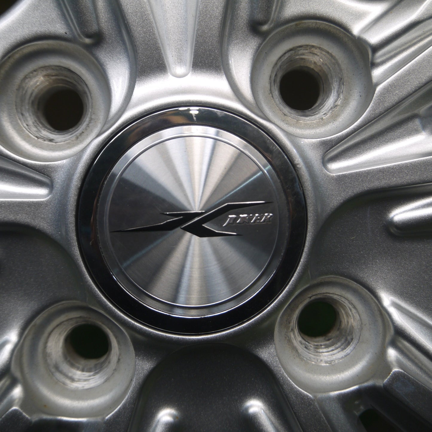 *送料無料* バリ溝！23年！キレイ！9.5分以上★スタッドレス 145/80R12 80/78N ダンロップ ウインターマックス SV01 JOKER ジョーカー PCD100/4H★4041504Hス