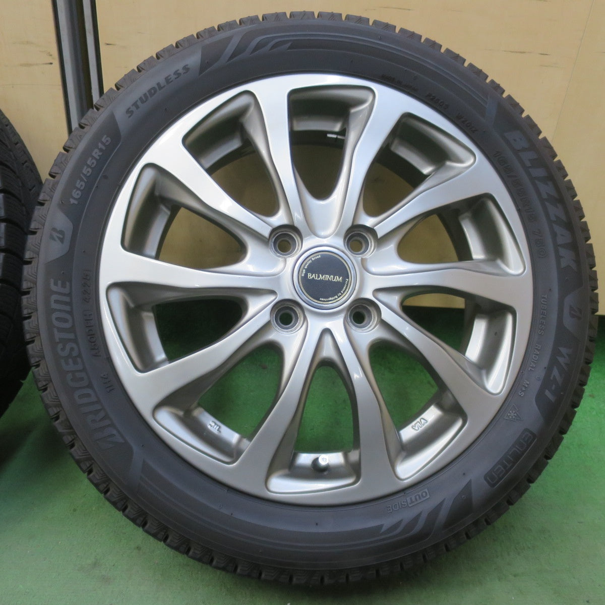 バリ溝！25年！9.5分◎スタッドレス 165/55R15 ブリヂストン ブリザック WZ-1 BALMINUM TR10 バルミナ 15インチ 軽サイズ PCD100/4H◎6100906イス