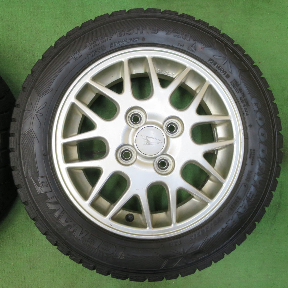 [送料無料] バリ溝！20年！9分★ダイハツ MAX エッセ ミラ 等 純正 155/65R13 スタッドレス グッドイヤー アイスナビ6 13インチ PCD100/4H★4103008イス