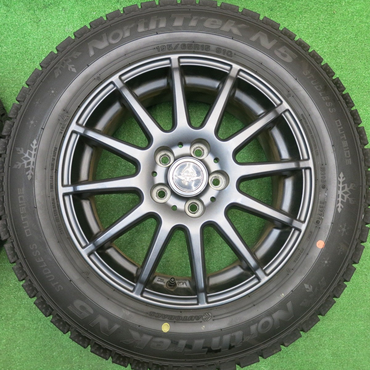バリ溝！24年！キレイ！ほぼ10分★プリウス 等 195/65R15 スタッドレス オートバックス ノーストレック N5 TEAD テッド 15インチ PCD100/5H★5110622HAス
