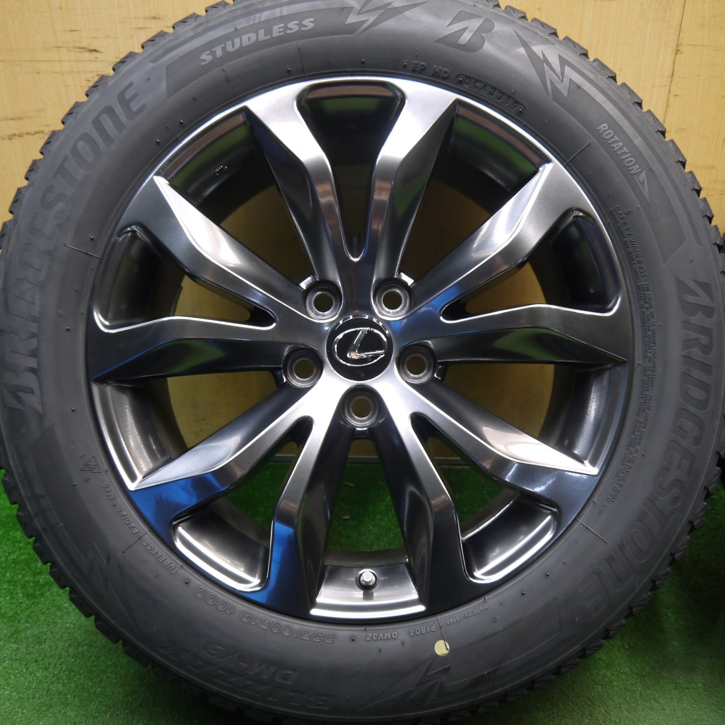 キレイ★レクサス 10系 NX Fスポーツ 純正 225/60R18 スタッドレス ブリヂストン ブリザック DM-V3 18インチ PCD114.3/5H★6032515Hス