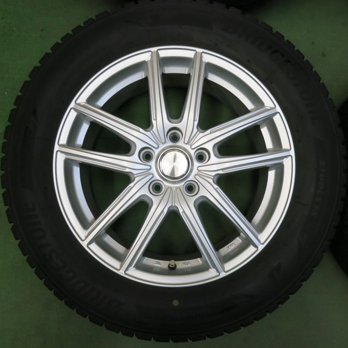 バリ溝！22年！キレイ！9.5分★スタッドレス 225/60R17 ブリヂストン ブリザック DM-V3 ECO FORME エコフォルム 17インチ PCD114.3/5H★5073004SYス