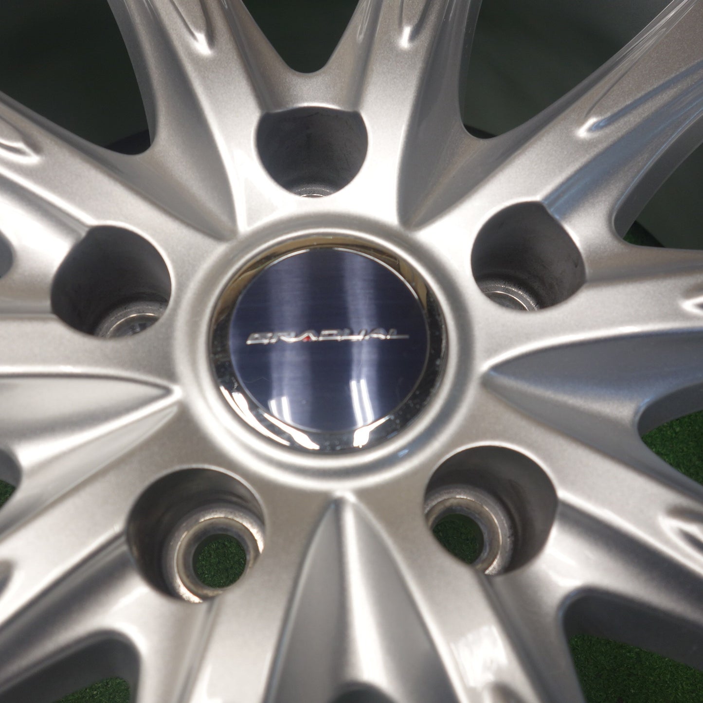 バリ溝！22年！キレイ！9.5分★スタッドレス 235/60R18 ブリヂストン ブリザック VRX3 GRADUAL グラデュアル 18インチ PCD114.3/5H★6042902KTス