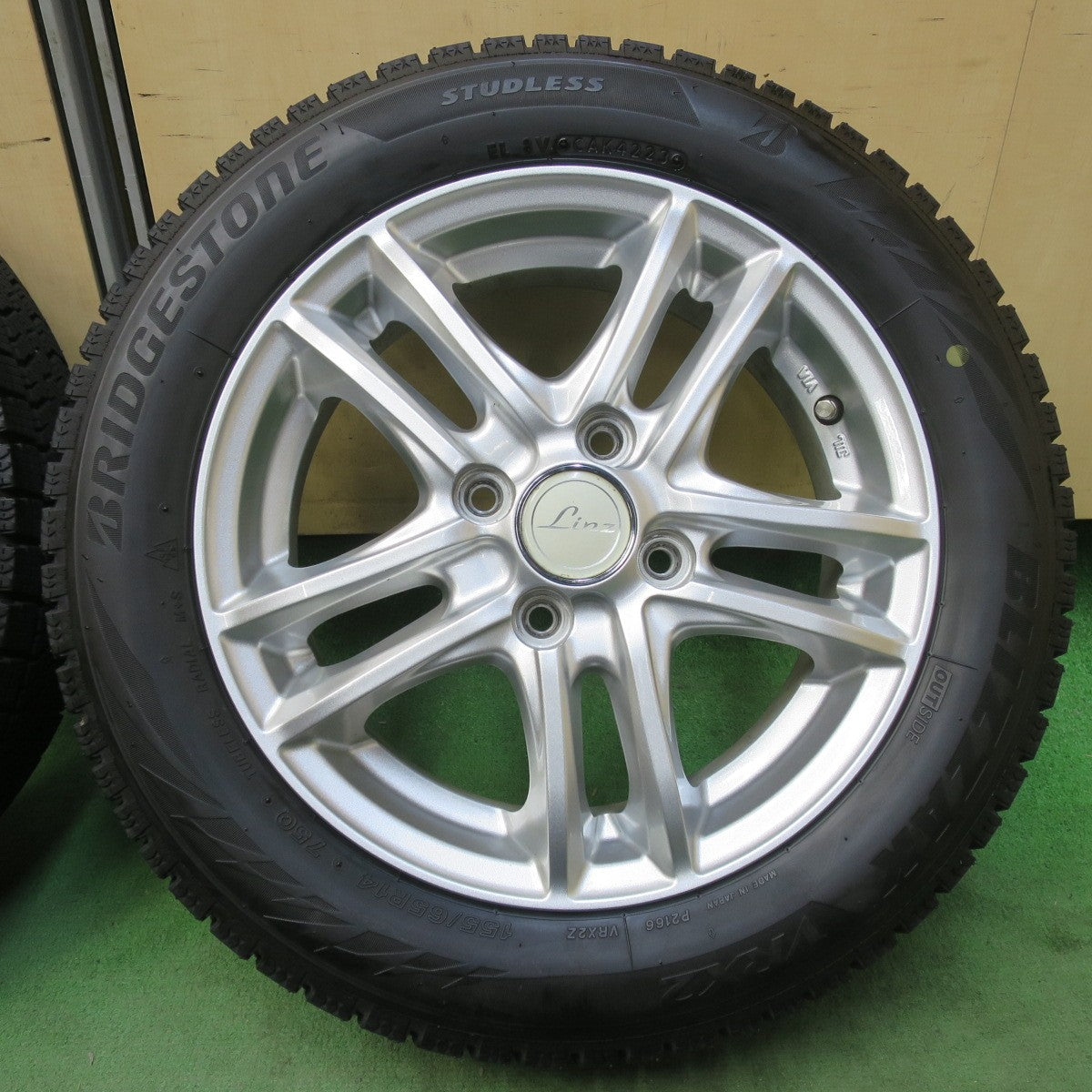 バリ溝！23年！9.5分以上★スタッドレス 155/65R14 ブリヂストン ブリザック VRX2 Linz 社外 アルミ 14インチ PCD100/4H★6022114イス