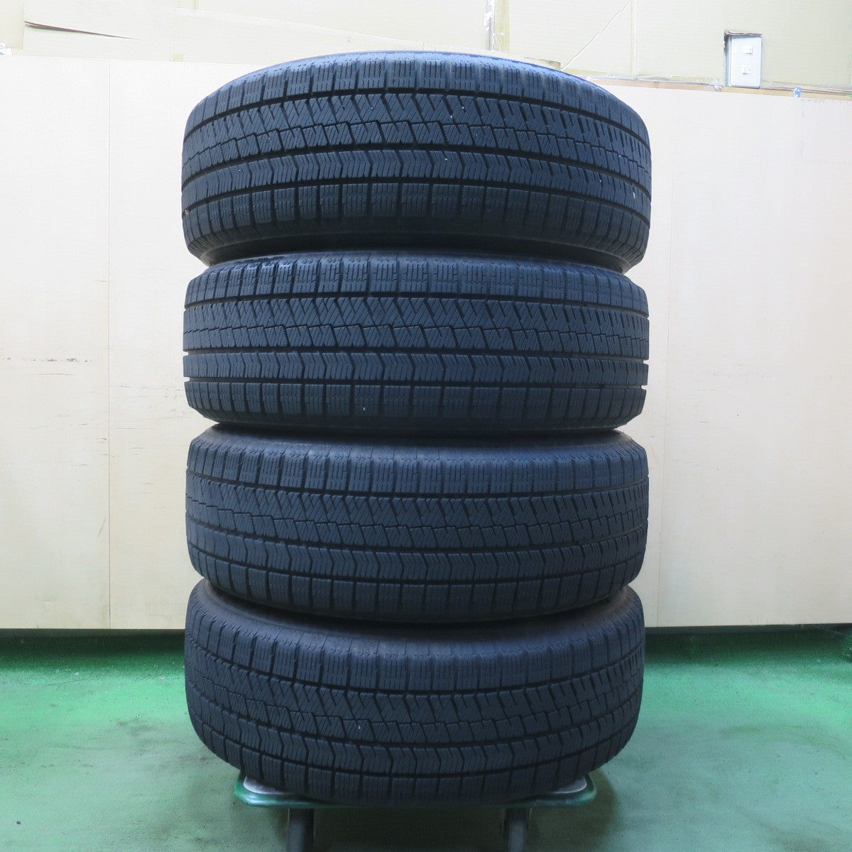 バリ溝！9分★スタッドレス 215/60R17 ブリヂストン ブリザック VRX2 ESTROSA エステローザ 17インチ PCD114.3/5H★6040603イス