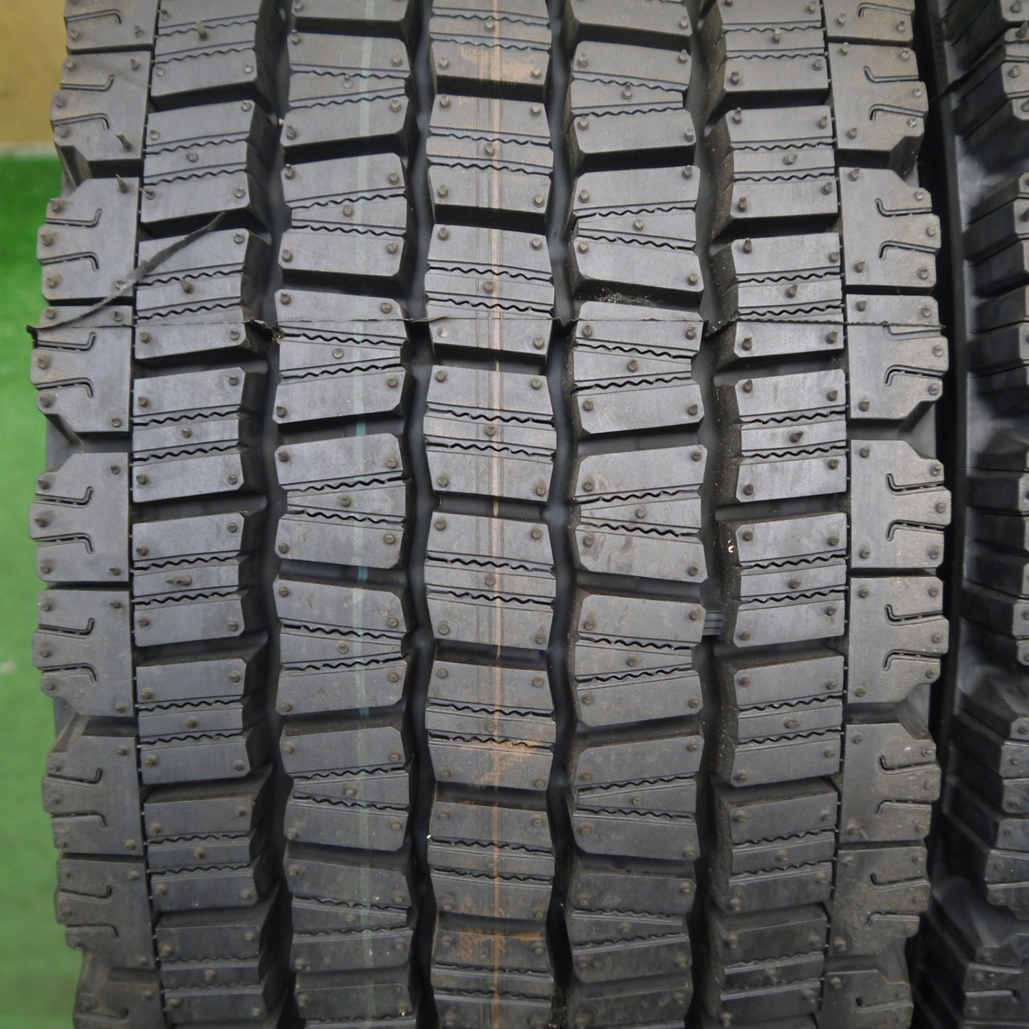 未使用！25年！2本★トラック タイヤ 245/70R19.5 136/134J スタッドレス ダンロップ デクテス SP081 DECTES 19.5インチ★6070110KKスタ