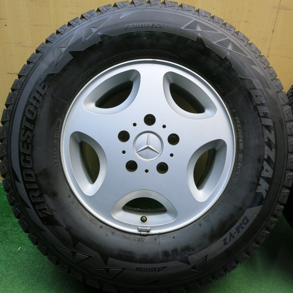 バリ溝！9.5分★ベンツ W463 Gクラス ゲレンデ 純正 265/70R16 スタッドレス ブリヂストン ブリザック DM-V2 16インチ PCD130/5H★6050201HAス