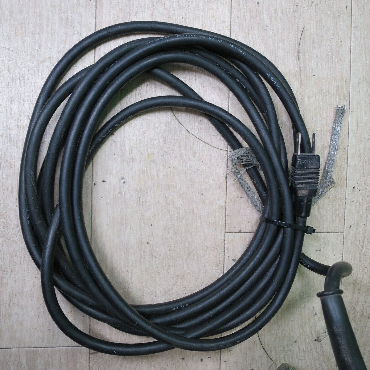 [送料無料] ☆マキタ 147mm 電子 マルノコ 100V 5332C 丸鋸 丸のこ 丸ノコ 切断機 電動 工具☆
