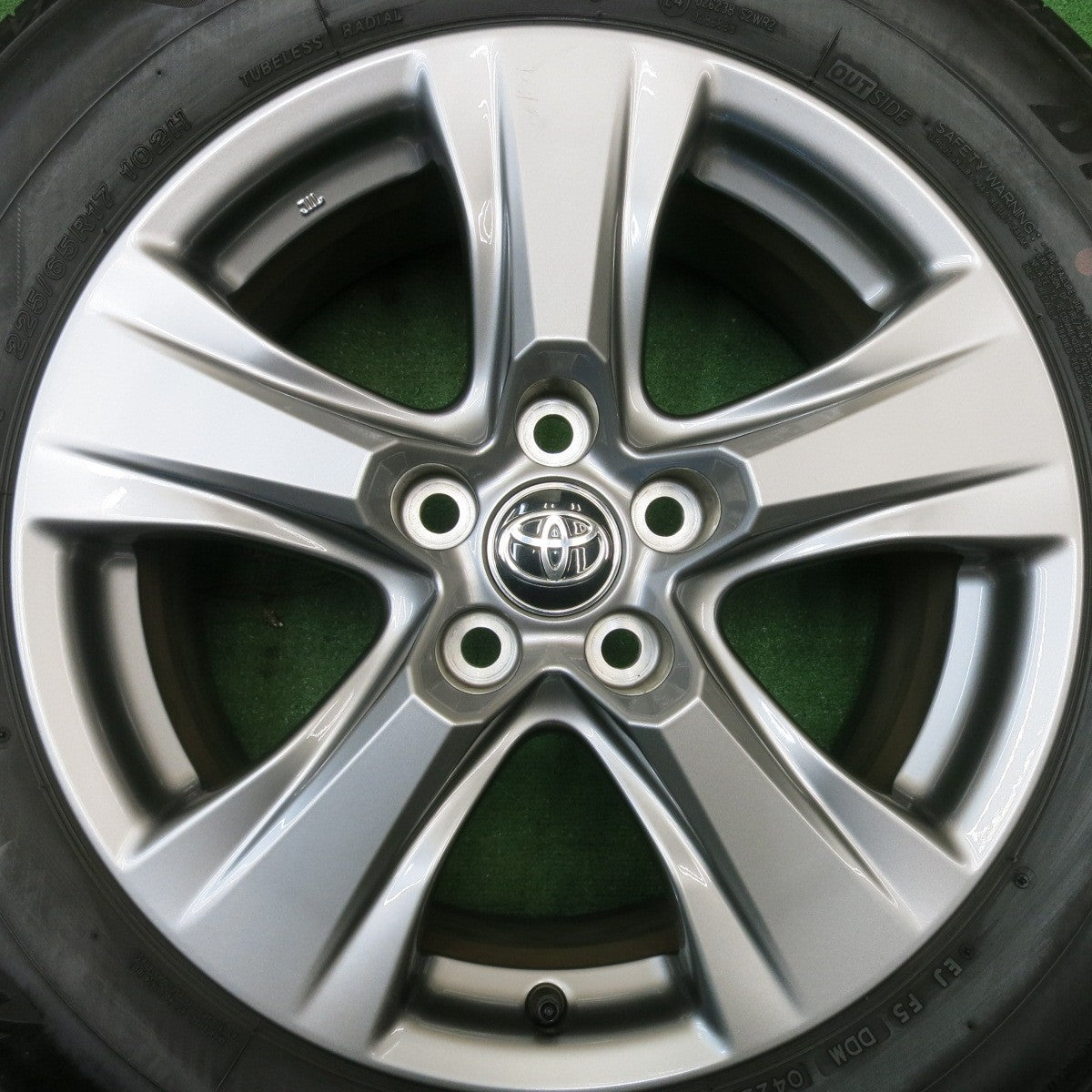 バリ溝！22年！キレイ！8.5分★トヨタ 80系 ハリアー 純正 225/65R17 ブリヂストン アレンザ 001 17インチ PCD114.3/5H★5051804HAノ