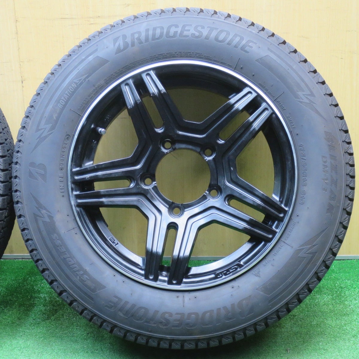 バリ溝！8.5分★PREMIX GRAVAS-Jr 175/80R16 スタッドレス ブリヂストン ブリザック DM-V3 プレミックス グラバスジュニア 16インチ PCD139.7/5H★5121803NJス
