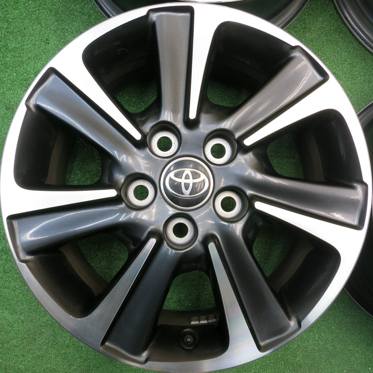 キレイ★トヨタ 80系 ノア ヴォクシー 純正 ホイール 16インチ 16×6J PCD114.3/5H★5110606HAホ