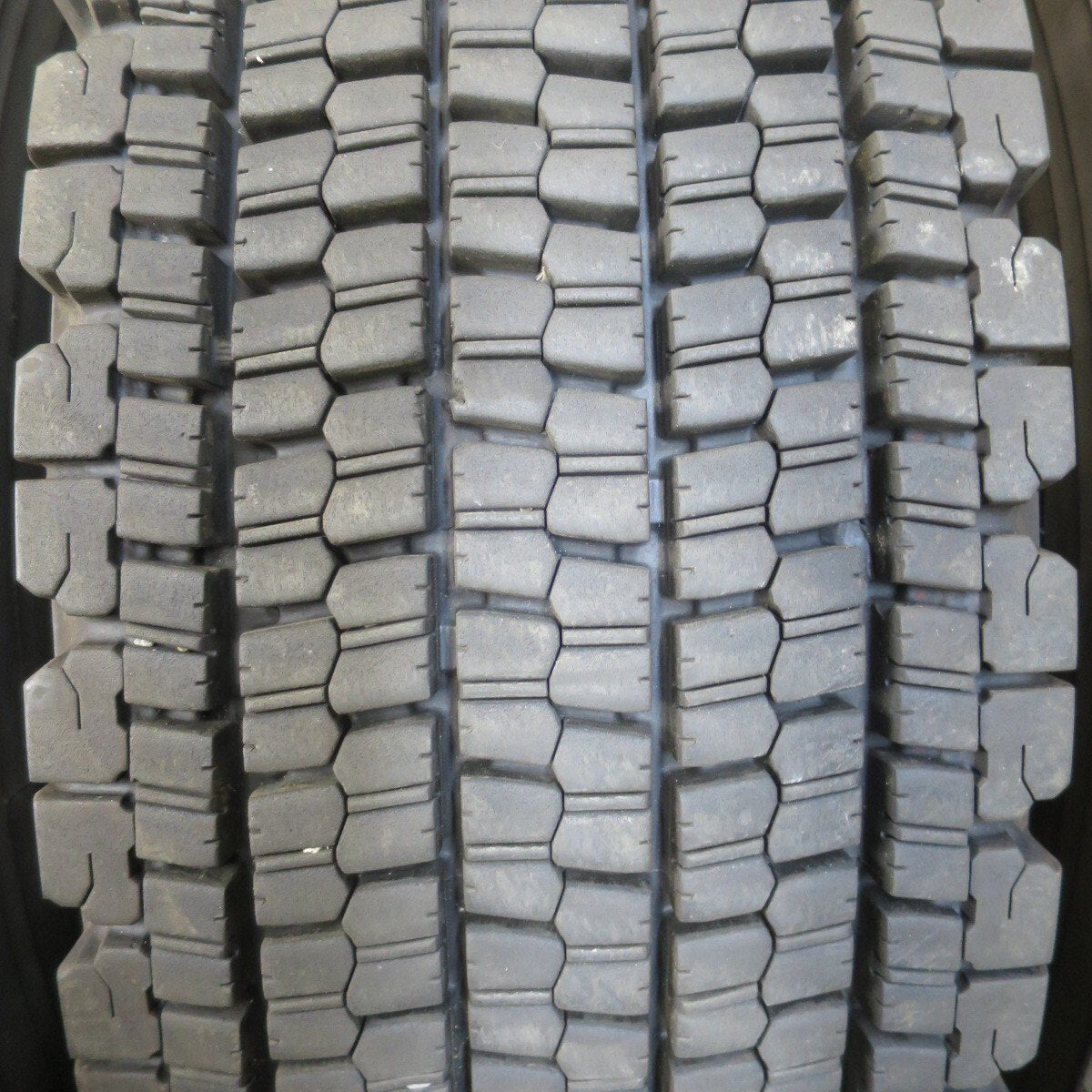 4本価格！22年★トラック タイヤ 265/70R19.5 140/138J スタッドレス ブリヂストン W900 19.5インチ★5021413イスタ