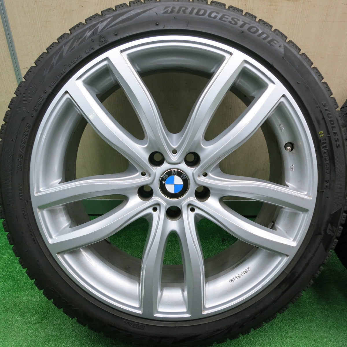 [送料無料] バリ溝！9.5分★BMW 等 MAK FAHR 245/40R19 スタッドレス ブリヂストン ブリザック VRX2 19インチ PCD112/5H★4100602HAス