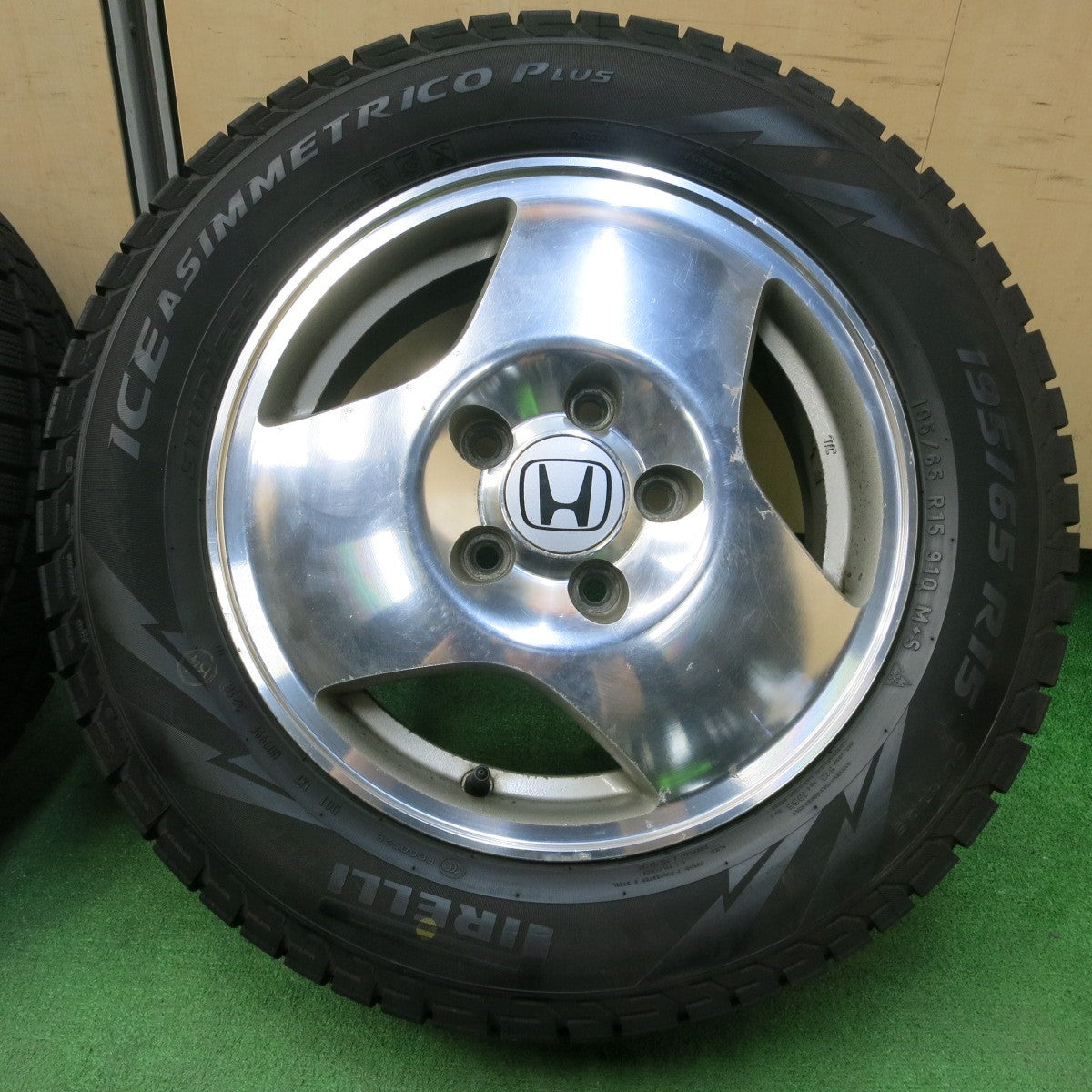 *送料無料* バリ溝！9.5分以上★ホンダ ステップワゴン 純正 195/65R15 スタッドレス ピレリ アイスアシンメトリコ プラス PCD114.3/5H★4041002イス