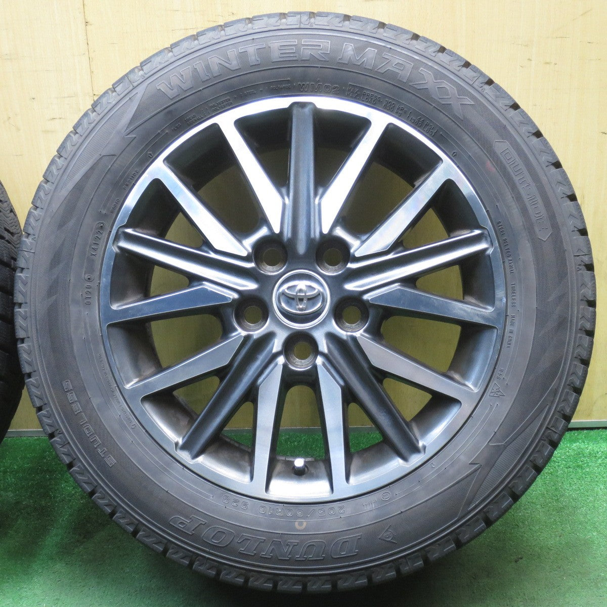 バリ溝！22年！9.5分★トヨタ 80系 ノア ヴォクシー 純正 205/60R16 スタッドレス ダンロップ ウインターマックス WM02 16インチ PCD114.3/5H★5080602NJス