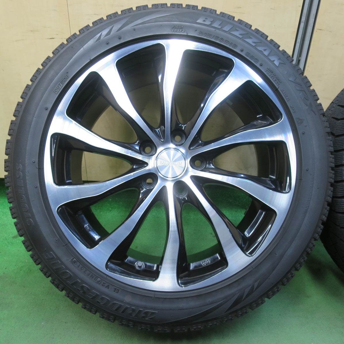 バリ溝！キレイ！9分★スタッドレス 215/50R18 ブリヂストン ブリザック VRX BALMINUM T10 バルミナ 18インチ PCD114.3/5H★5102702イス
