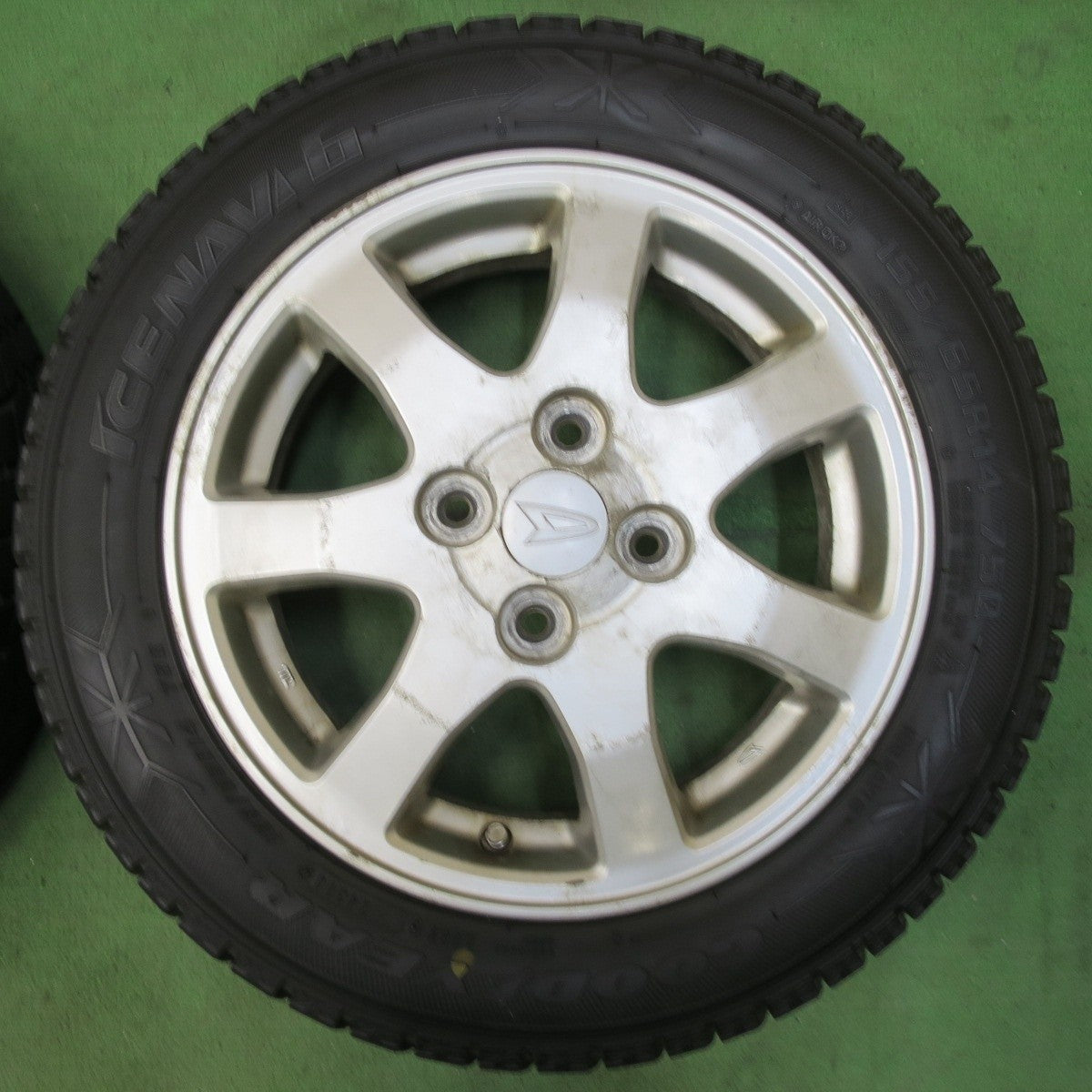 バリ溝！9.5分以上★ダイハツ ムーヴ 純正 155/65R14 スタッドレス グッドイヤー アイスナビ6 14インチ PCD100/4H★5033107イス