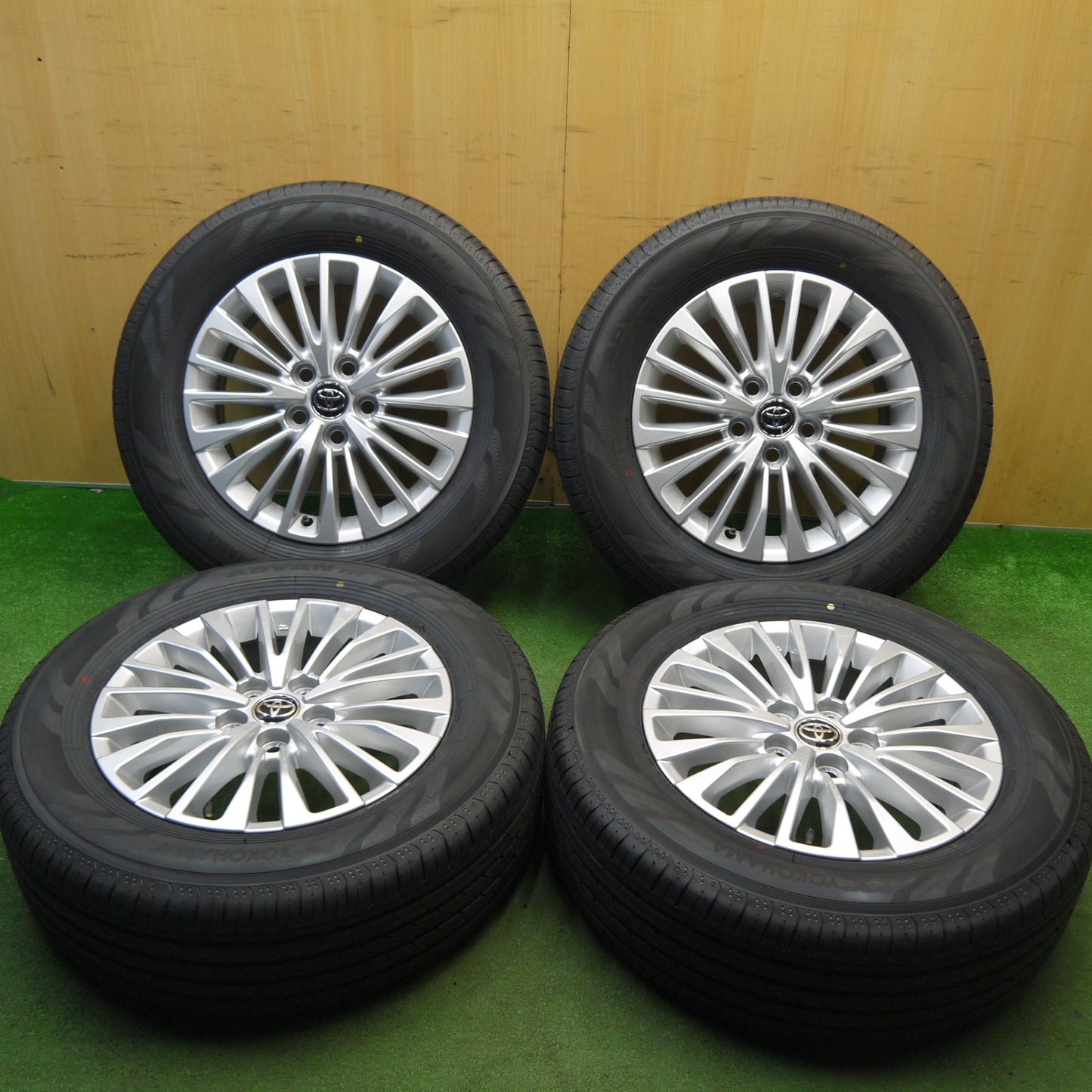 新車外し！25年★トヨタ 40系 アルファード ヴェルファイア Xグレード 純正 225/65R17 ヨコハマ アドバン V03 17インチ PCD120/5H★6020406Hノ